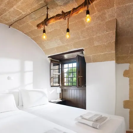 Myrsini's Castle House - Comfortable With Large Balcony & Sea View Semesterbostad Monemvasía