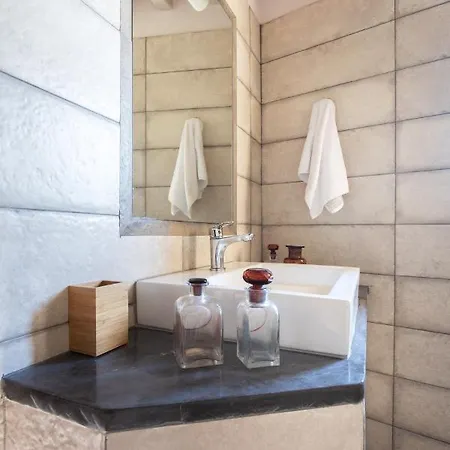 Myrsini's Castle House - Comfortable With Large Balcony & Sea View