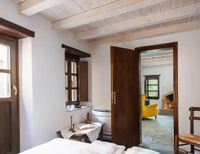 Semesterbostad Myrsini's Castle House - Comfortable With Large Balcony & Sea View