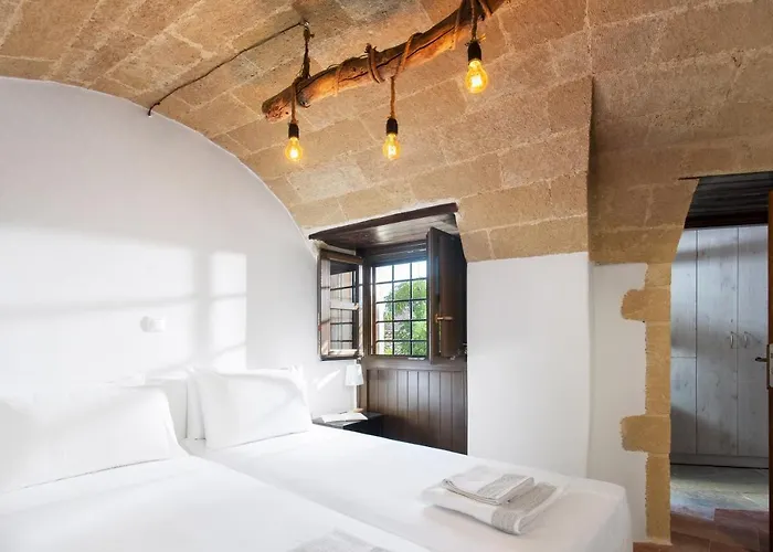 Myrsini's Castle House - Comfortable With Large Balcony & Sea View Semesterbostad Monemvasía