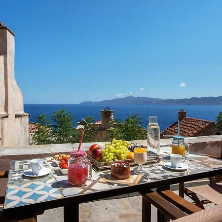 Vakantiehuis Myrsini's Castle House - Comfortable With Large Balcony & Sea View *