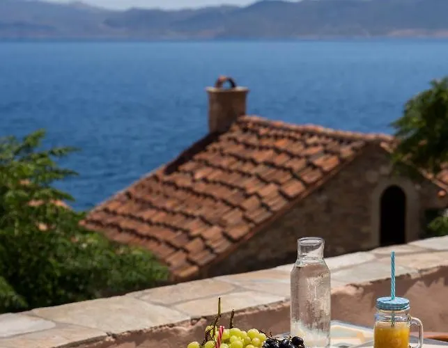Myrsini's Castle House - Comfortable With Large Balcony & Sea View Feriehus Monemvasía